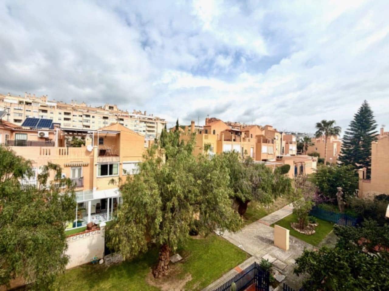 Villa/Maison Mitoyenne de 4 chambres à louer à Rincon de la Victoria - 1 600 € (Ref: 9639920)