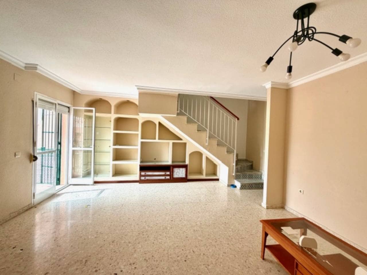 Villa/Maison Mitoyenne de 4 chambres à louer à Rincon de la Victoria - 1 600 € (Ref: 9639920)