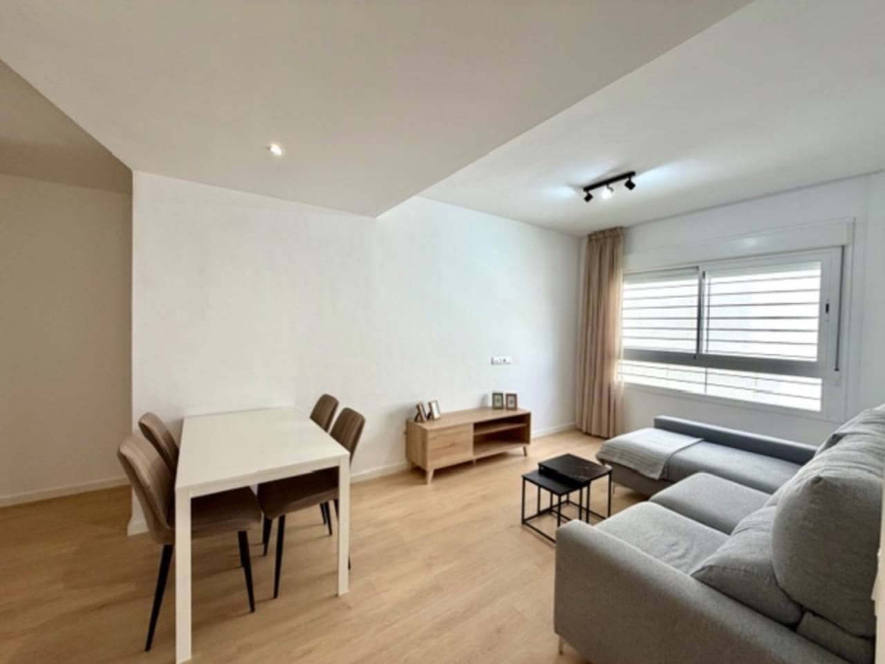 Apartamento de 2 habitaciones en Torre de Benagalbon en alquiler - 950 € (Ref: 9646763)