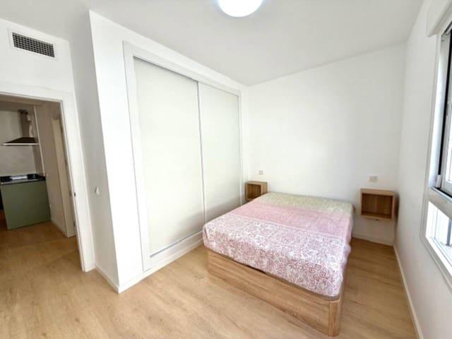 1 makuuhuone Asunto vuokrattavana paikassa Torre de Benagalbon, Rincón de la Victoria mukana 
autotalli - 850 € (Ref: 9769935)