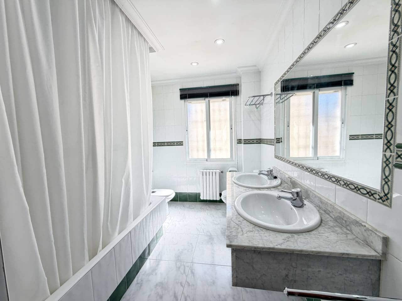 3 bedroom Villa for sale in Rincon de la Victoria with garage - € 860,000 (Ref: 9782906)