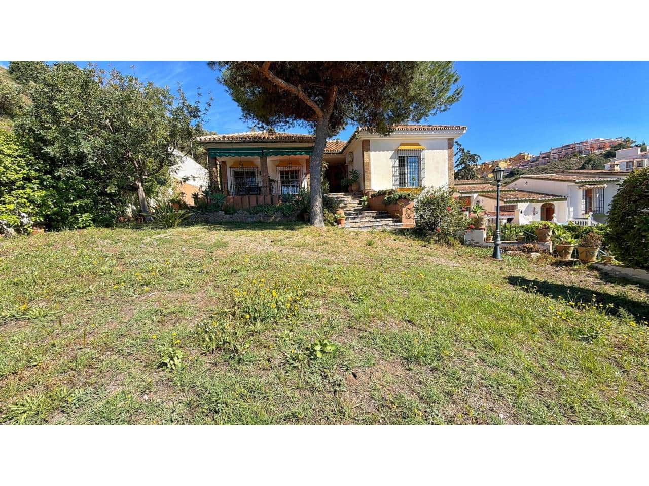 3 bedroom Villa for sale in Rincon de la Victoria with garage - € 860,000 (Ref: 9782906)