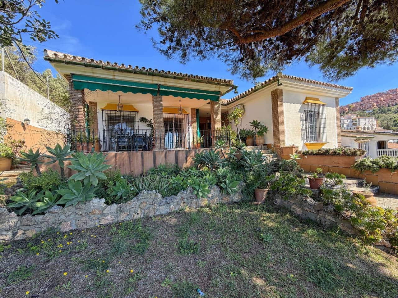 3 bedroom Villa for sale in Rincon de la Victoria with garage - € 860,000 (Ref: 9782906)