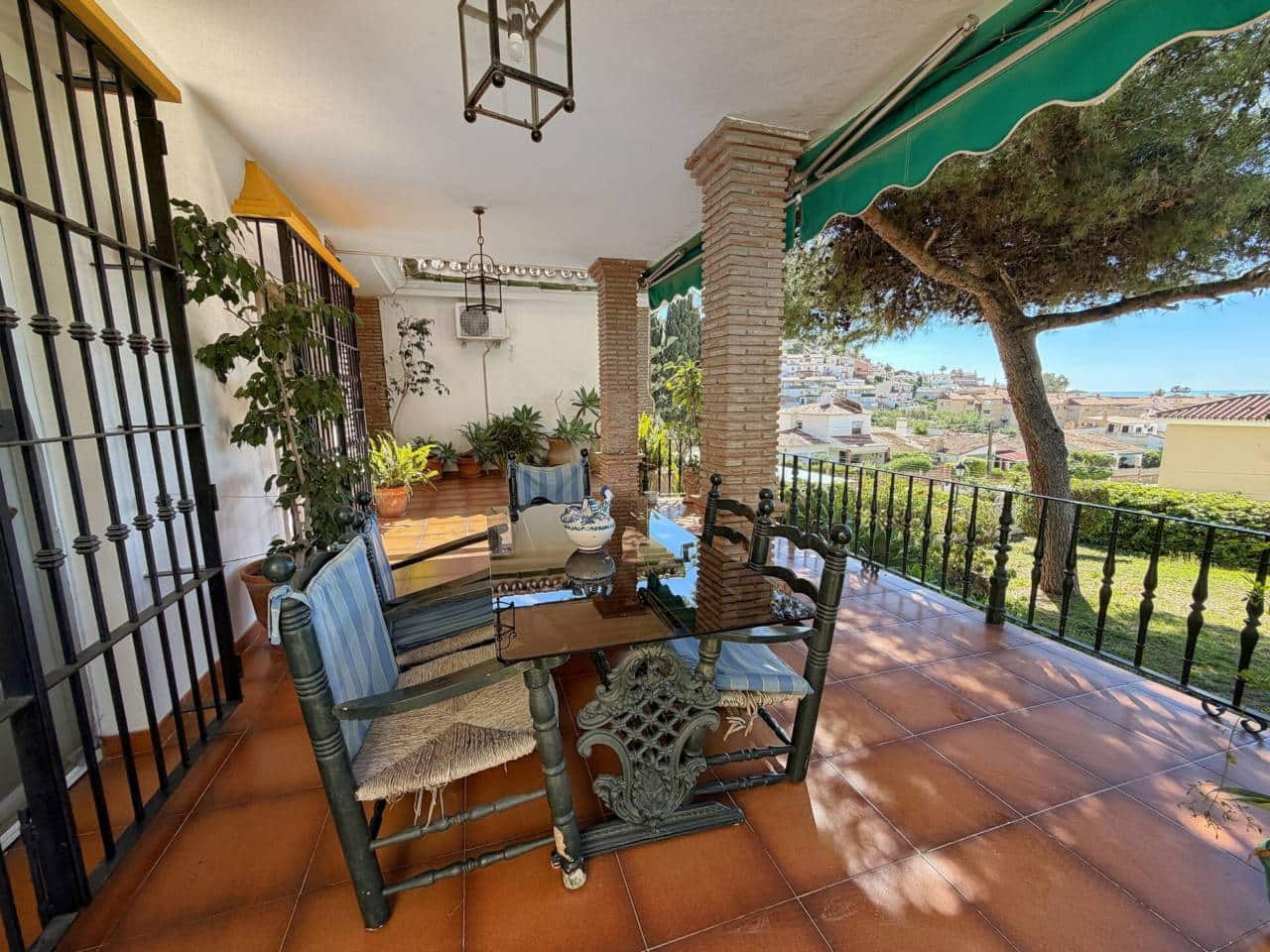 3 bedroom Villa for sale in Rincon de la Victoria with garage - € 860,000 (Ref: 9782906)