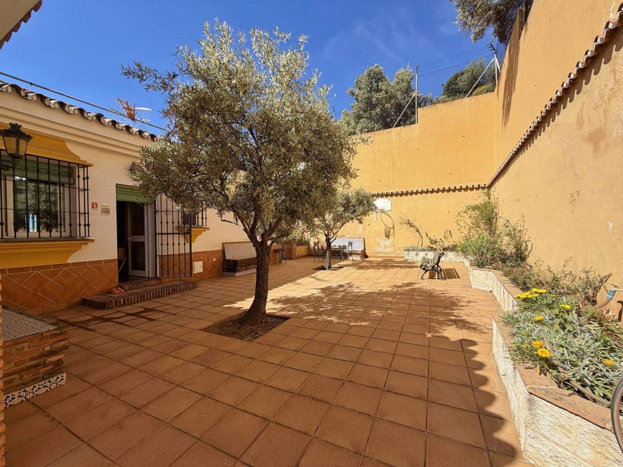 3 bedroom Villa for sale in Rincon de la Victoria with garage - € 860,000 (Ref: 9782906)