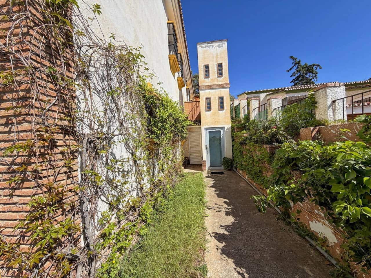 3 bedroom Villa for sale in Rincon de la Victoria with garage - € 860,000 (Ref: 9782906)