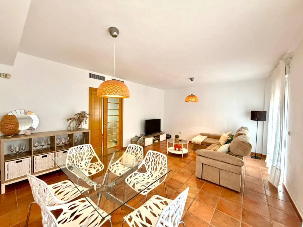 3 makuuhuone Rivitalo vuokrattavana paikassa Torre de Benagalbon mukana uima-altaan 
autotalli - 1 800 € (Ref: 9803864)