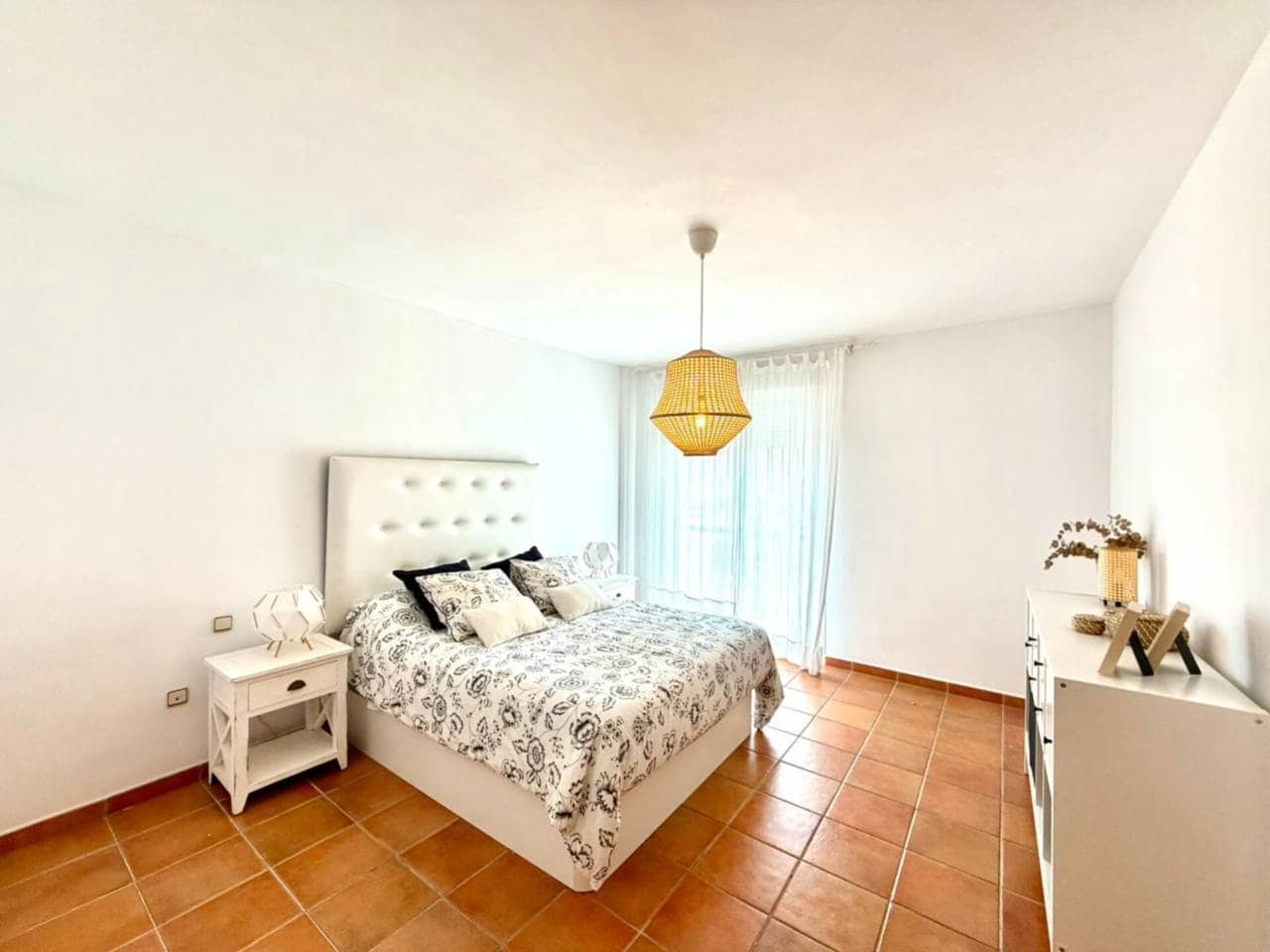 3 makuuhuone Rivitalo vuokrattavana paikassa Torre de Benagalbon mukana uima-altaan 
autotalli - 1 800 € (Ref: 9803864)