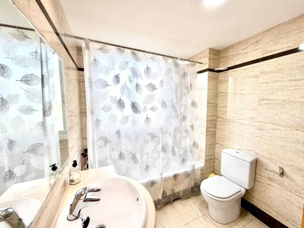 3 makuuhuone Rivitalo vuokrattavana paikassa Torre de Benagalbon mukana uima-altaan 
autotalli - 1 800 € (Ref: 9803864)