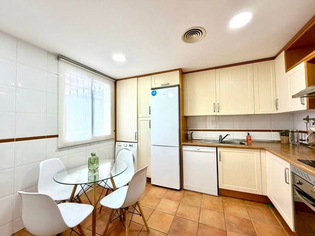 3 makuuhuone Rivitalo vuokrattavana paikassa Torre de Benagalbon, Rincón de la Victoria mukana uima-altaan 
autotalli - 1 800 € (Ref: 9803864)