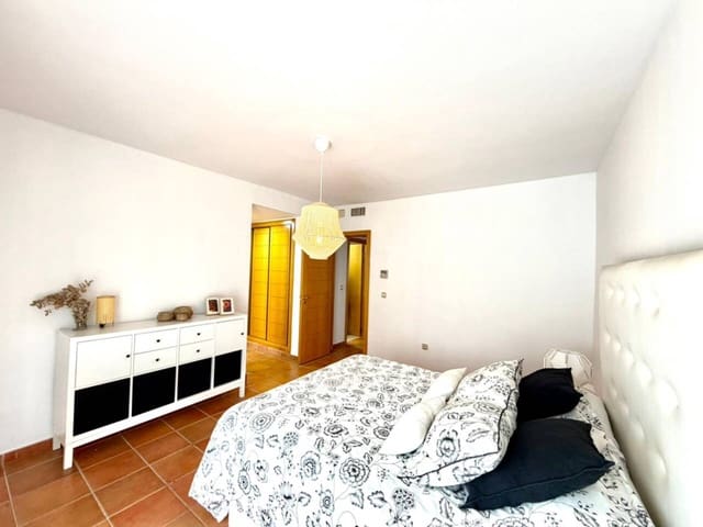 3 makuuhuone Rivitalo vuokrattavana paikassa Torre de Benagalbon, Rincón de la Victoria mukana uima-altaan 
autotalli - 1 800 € (Ref: 9803864)