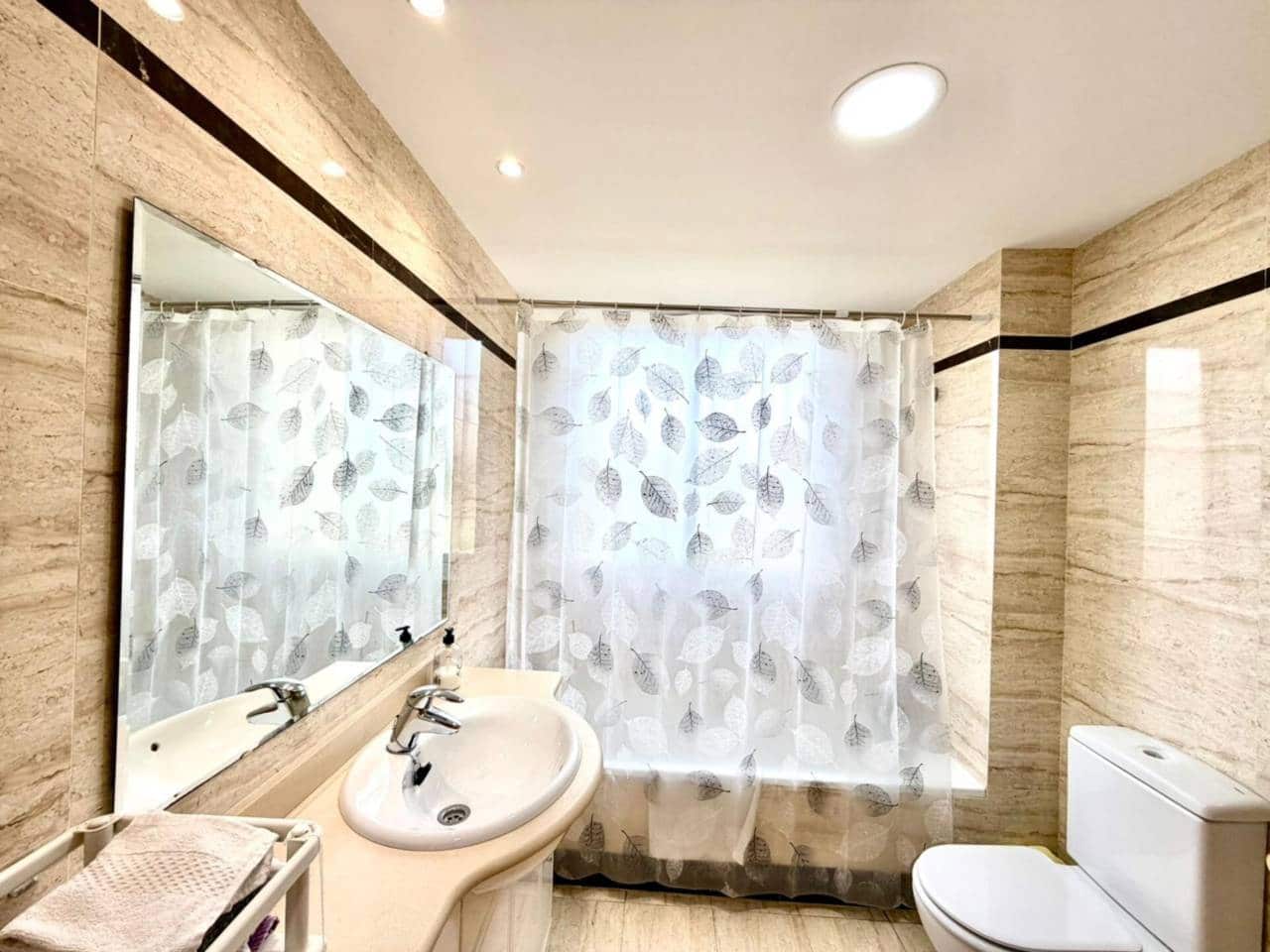 3 makuuhuone Rivitalo vuokrattavana paikassa Torre de Benagalbon mukana uima-altaan 
autotalli - 1 800 € (Ref: 9803864)