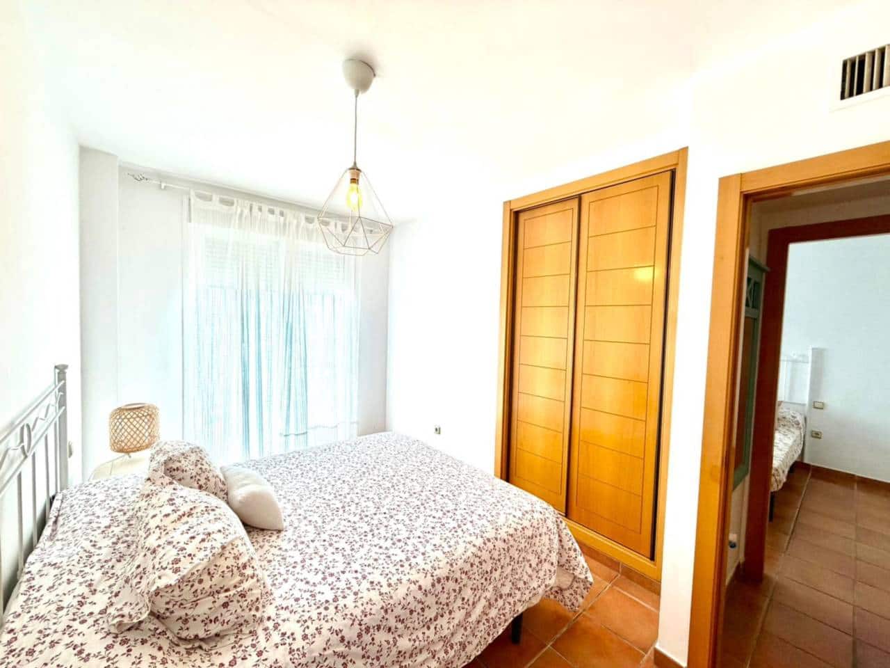 3 makuuhuone Rivitalo vuokrattavana paikassa Torre de Benagalbon mukana uima-altaan 
autotalli - 1 800 € (Ref: 9803864)