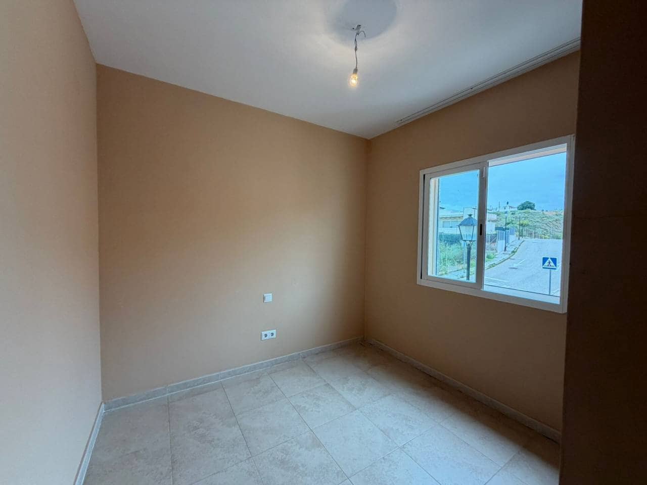 3 sypialnia Dom blizniak do wynajęcia w Velez-Malaga z basenem garażem - 1 800 € (Ref: 9805909)