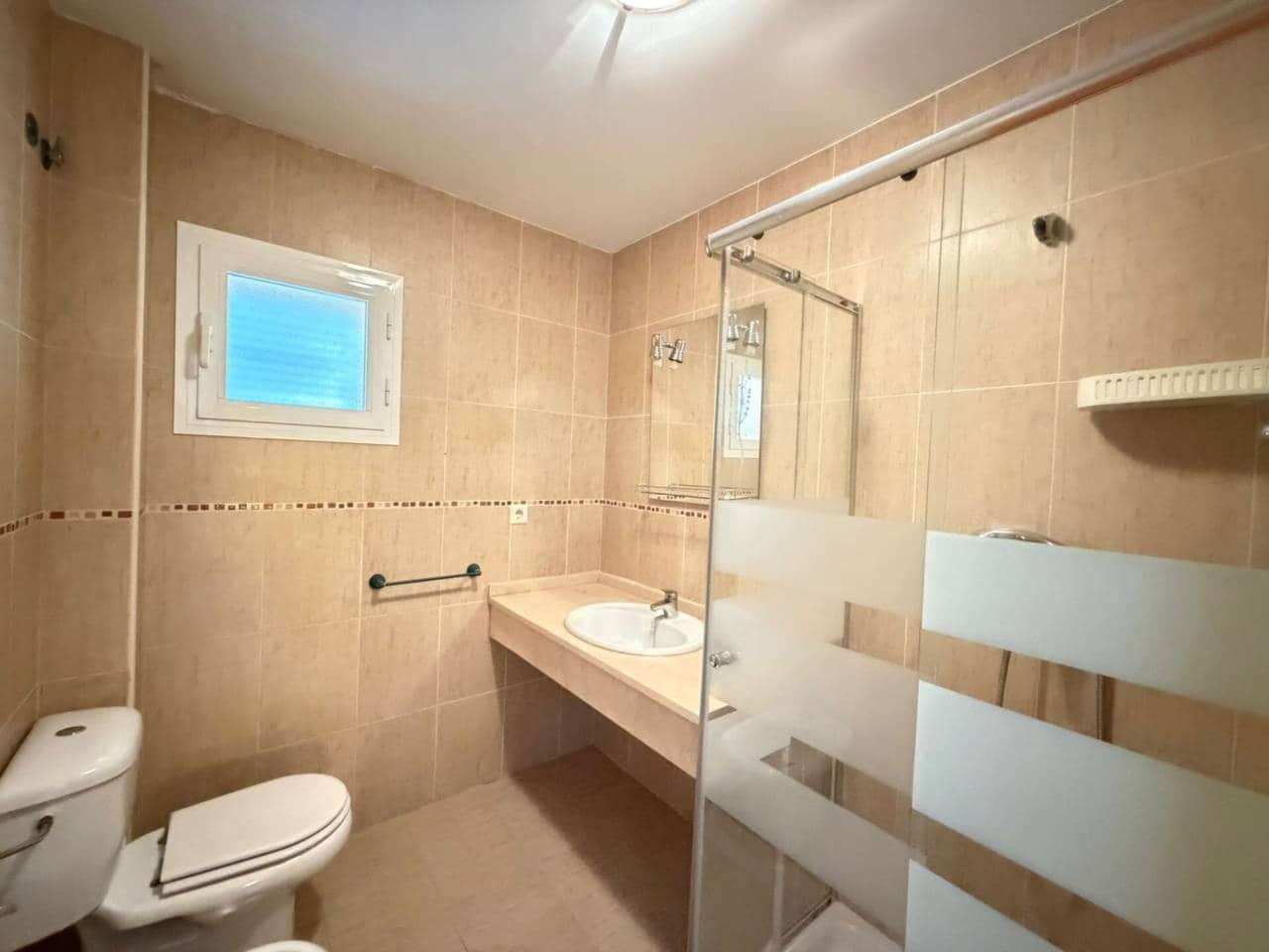 3 sypialnia Dom blizniak do wynajęcia w Velez-Malaga z basenem garażem - 1 800 € (Ref: 9805909)