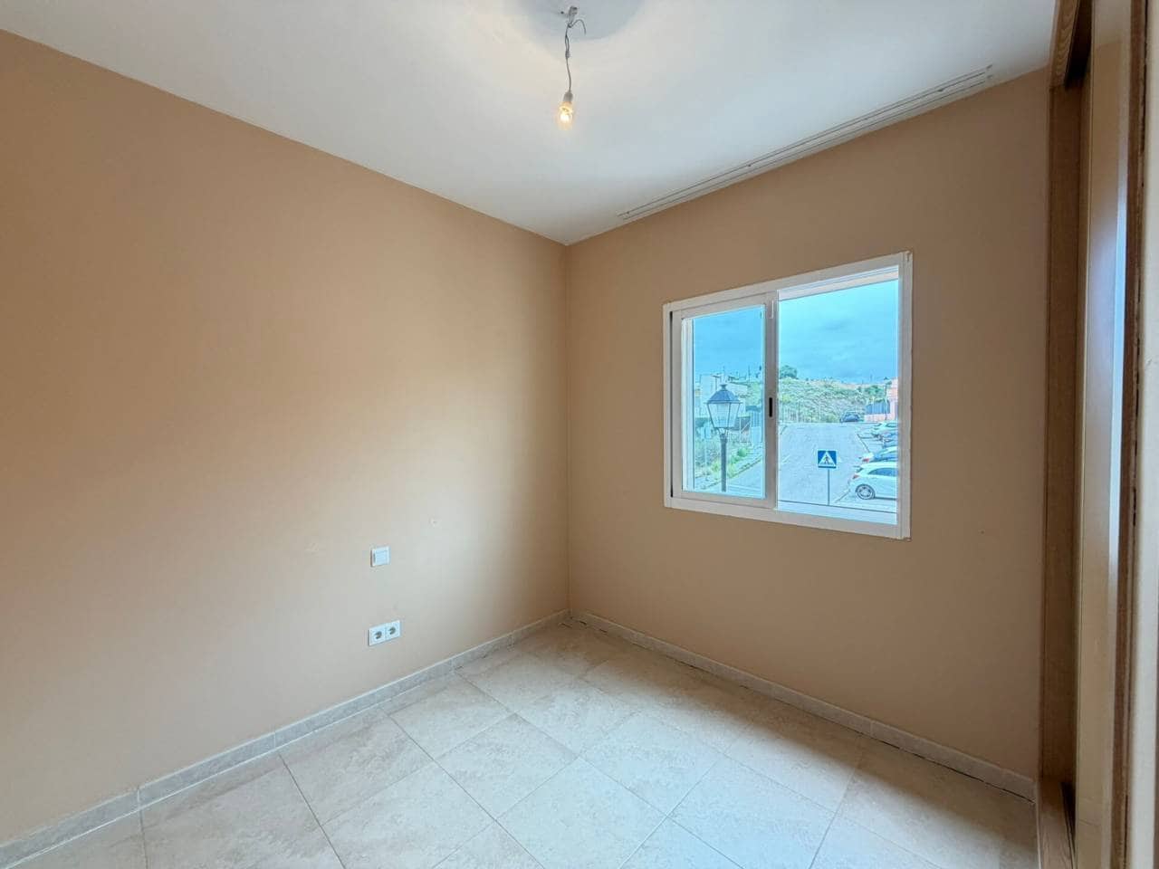 3 sypialnia Dom blizniak do wynajęcia w Velez-Malaga z basenem garażem - 1 800 € (Ref: 9805909)