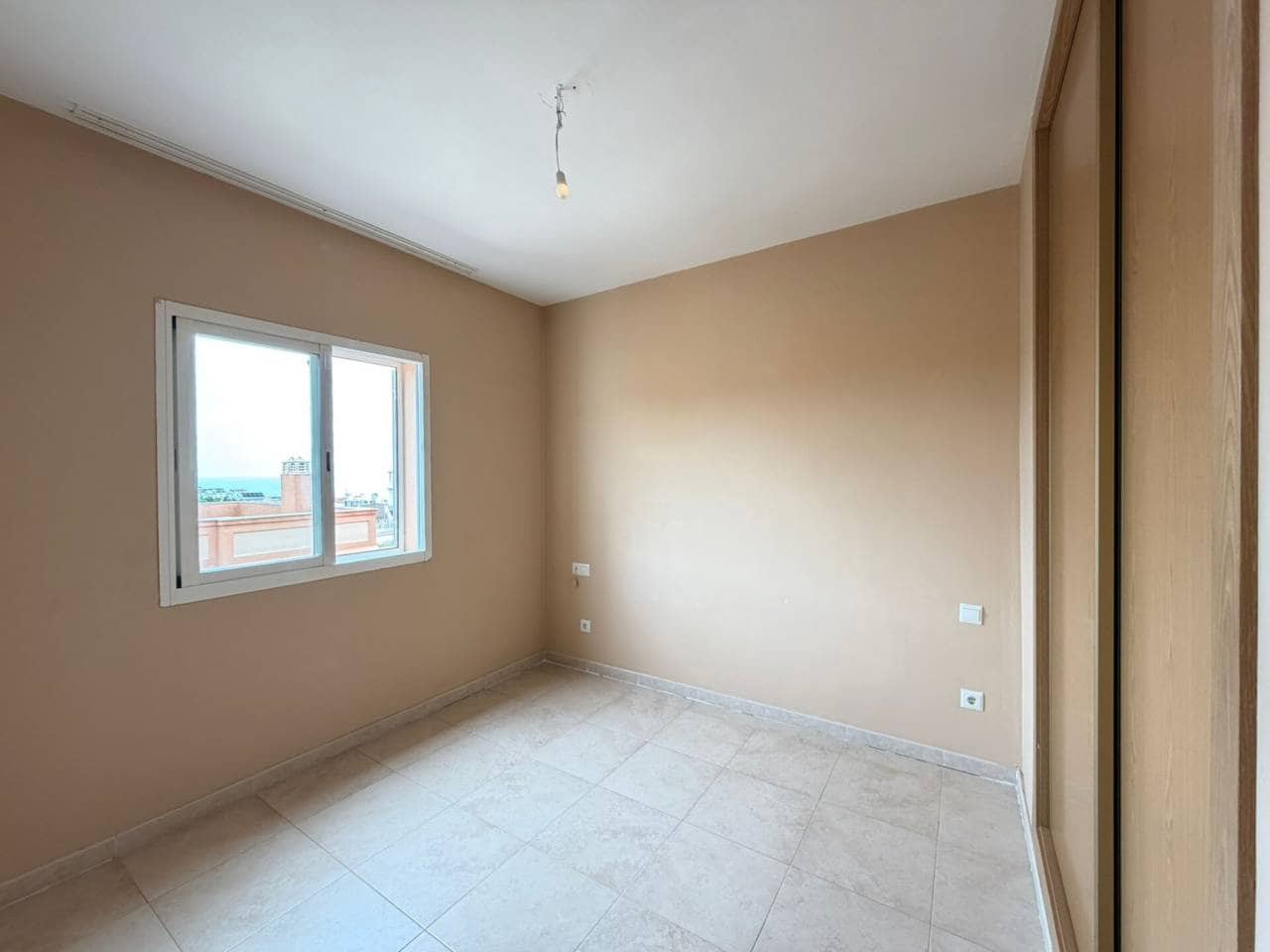 3 sypialnia Dom blizniak do wynajęcia w Velez-Malaga z basenem garażem - 1 800 € (Ref: 9805909)