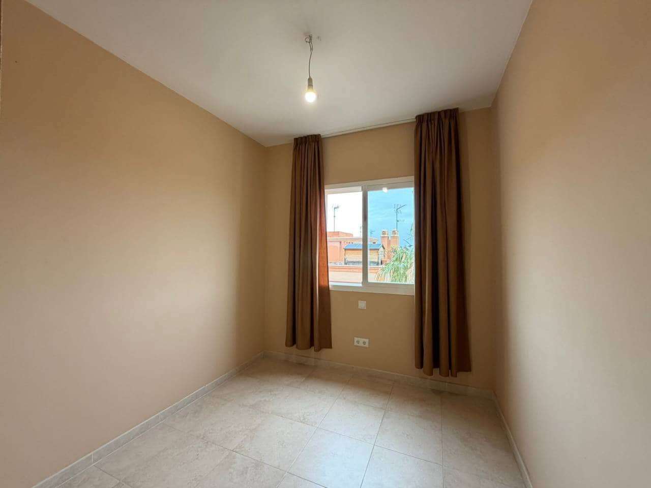 3 sypialnia Dom blizniak do wynajęcia w Velez-Malaga z basenem garażem - 1 800 € (Ref: 9805909)