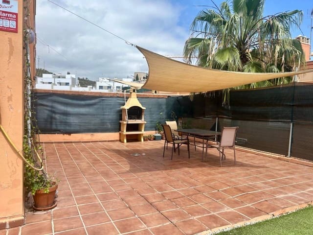 3 sypialnia Dom blizniak do wynajęcia w Vélez-Málaga z basenem garażem - 1 800 € (Ref: 9805909)