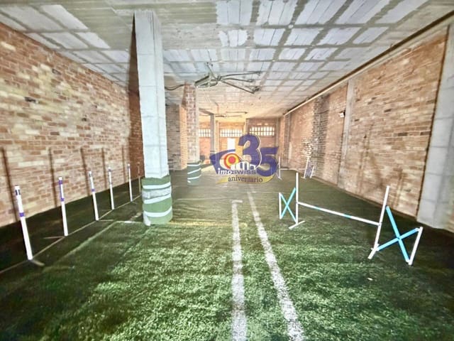 Comercial para venda em Rincón de la Victoria com garagem - 280 000 € (Ref: 9805911)