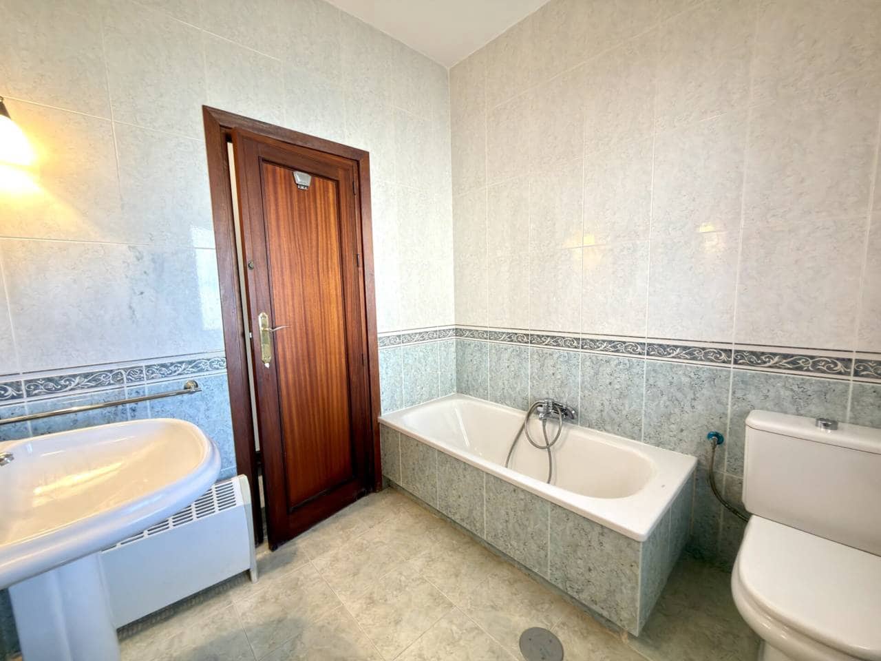 3 bedroom Villa for sale in Torre de Benagalbon with pool garage - € 895,000 (Ref: 9807524)