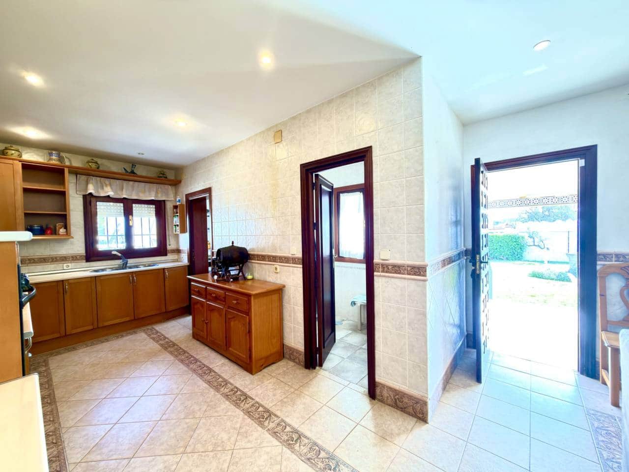 3 bedroom Villa for sale in Torre de Benagalbon with pool garage - € 895,000 (Ref: 9807524)