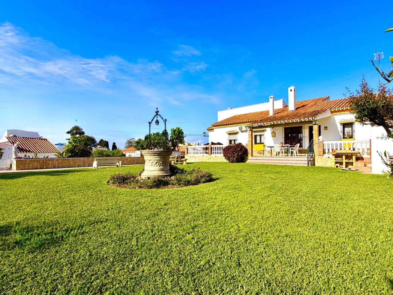 3 bedroom Villa for sale in Torre de Benagalbon with pool garage - € 895,000 (Ref: 9807524)