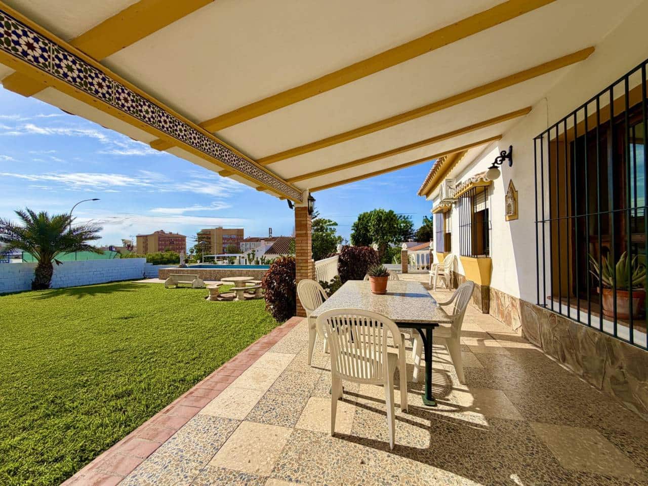 3 bedroom Villa for sale in Torre de Benagalbon with pool garage - € 895,000 (Ref: 9807524)