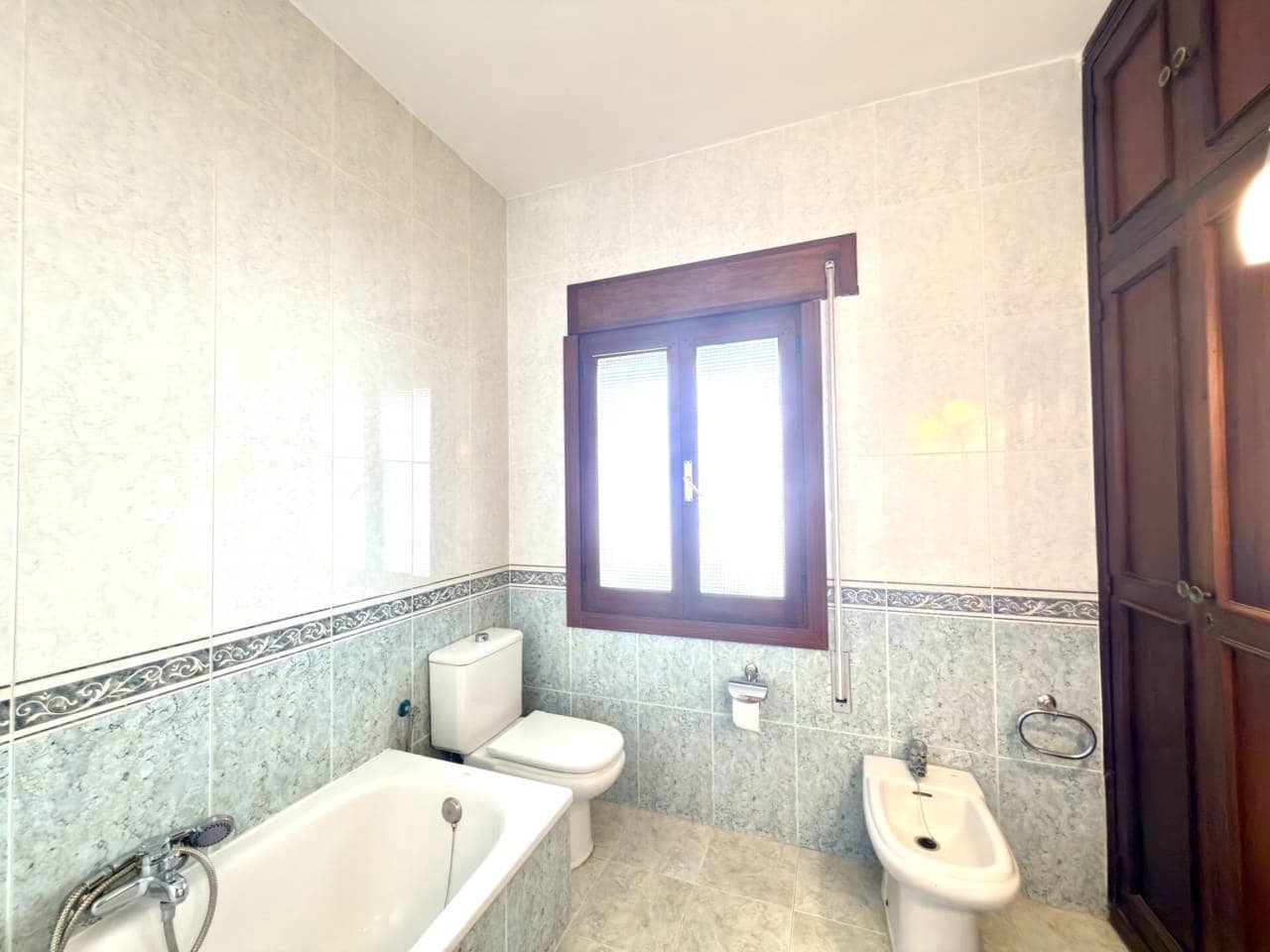 3 bedroom Villa for sale in Torre de Benagalbon with pool garage - € 895,000 (Ref: 9807524)