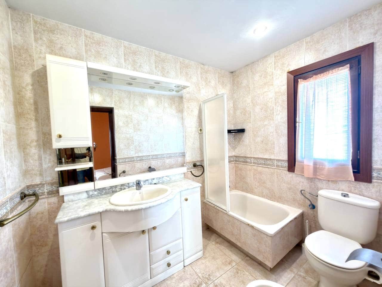 3 bedroom Villa for sale in Torre de Benagalbon with pool garage - € 895,000 (Ref: 9807524)