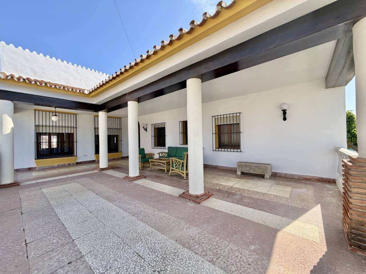 3 bedroom Villa for sale in Torre de Benagalbon with pool garage - € 895,000 (Ref: 9807524)