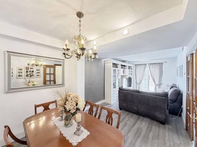 3 chambre Villa/Maison Mitoyenne à vendre à Torre de Benagalbon, Rincón de la Victoria avec piscine garage - 465 000 € (Ref: 9841999)