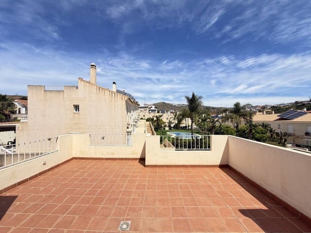 3 chambre Villa/Maison Mitoyenne à vendre à Torre de Benagalbon, Rincón de la Victoria avec piscine garage - 465 000 € (Ref: 9841999)