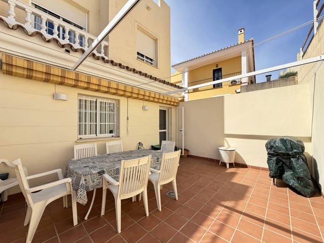 3 chambre Villa/Maison Mitoyenne à vendre à Torre de Benagalbon, Rincón de la Victoria avec piscine garage - 465 000 € (Ref: 9841999)