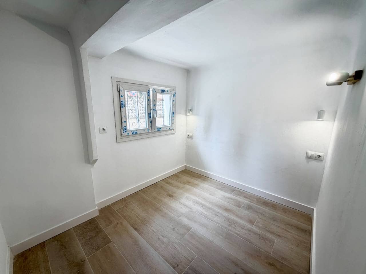 2 slaapkamer Rijtjeshuis te huur in Velez-Malaga met garage - € 1.100 (Ref: 9898453)