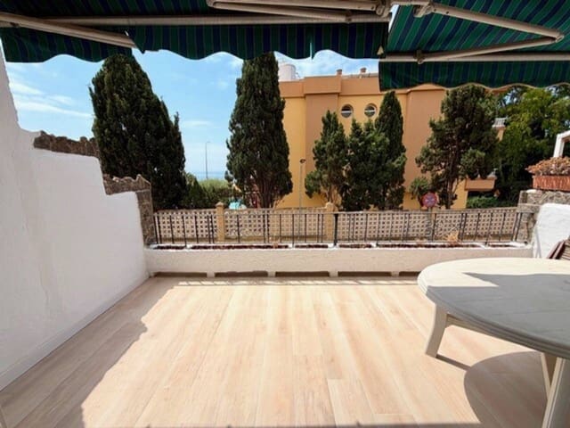 Villa/Maison Mitoyenne de 2 chambres à louer à Vélez-Málaga - 1 100 € (Ref: 9898453)