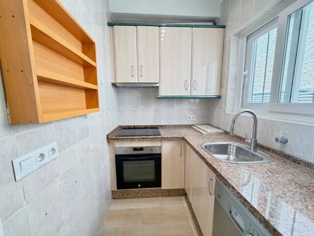 Villa/Maison Mitoyenne de 2 chambres à louer à Vélez-Málaga - 1 100 € (Ref: 9898453)