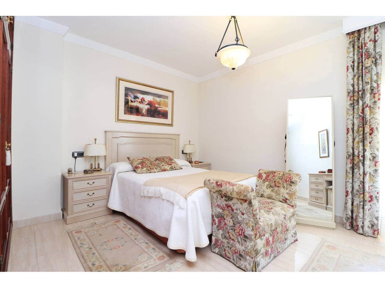 3 sovrum Lägenhet till salu i Malaga stad med pool garage - 660 000 € (Ref: 9909879)