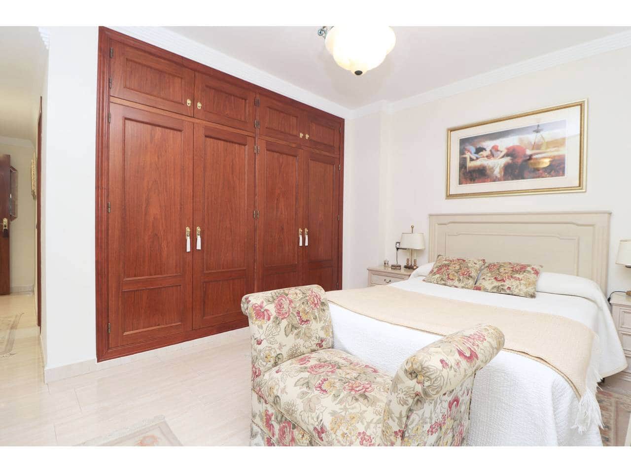 3 sovrum Lägenhet till salu i Malaga stad med pool garage - 660 000 € (Ref: 9909879)