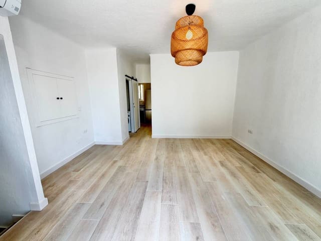 2 soverom Rekkehus til leie i Vélez-Málaga med garasje - € 1 000 (Ref: 9930026)