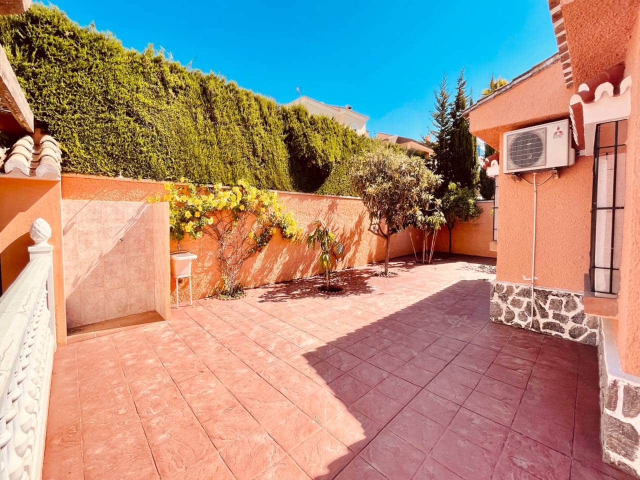 4 bedroom Villa for rent in Rincon de la Victoria with garage - € 2,500 (Ref: 9939251)