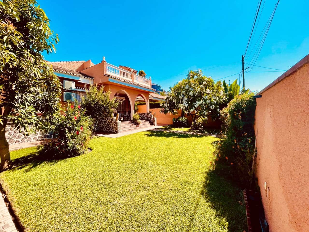 4 bedroom Villa for rent in Rincon de la Victoria with garage - € 2,500 (Ref: 9939251)