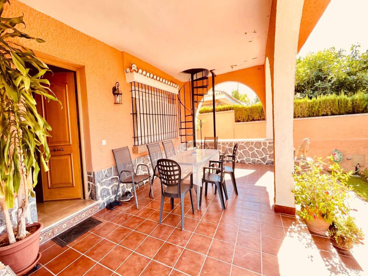 4 bedroom Villa for rent in Rincon de la Victoria with garage - € 2,500 (Ref: 9939251)