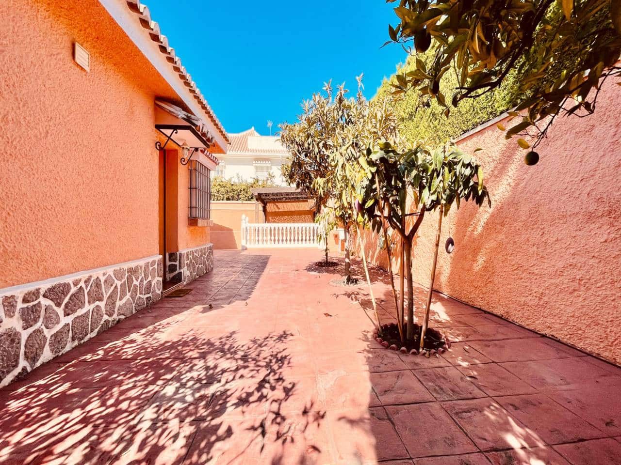 4 bedroom Villa for rent in Rincon de la Victoria with garage - € 2,500 (Ref: 9939251)