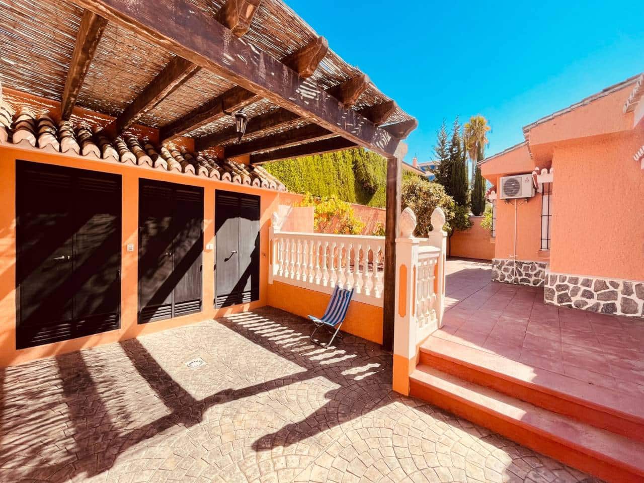 4 bedroom Villa for rent in Rincon de la Victoria with garage - € 2,500 (Ref: 9939251)