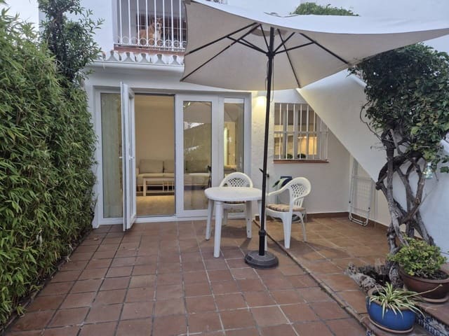 1 Zimmer Doppelhaus zu vermieten in Rincón de la Victoria mit Garage - 800 € (Ref: 9967078)