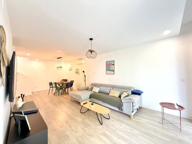 Adosado de 3 habitaciones en Vélez-Málaga en venta con piscina garaje - 495.000 € (Ref: 9967079)