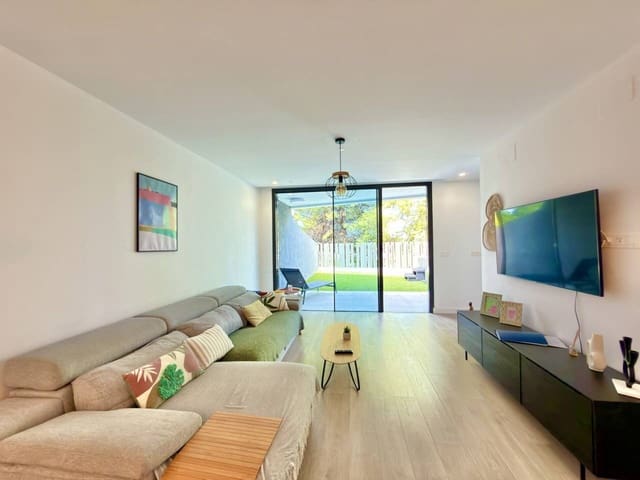 Adosado de 3 habitaciones en Vélez-Málaga en venta con piscina garaje - 495.000 € (Ref: 9967079)