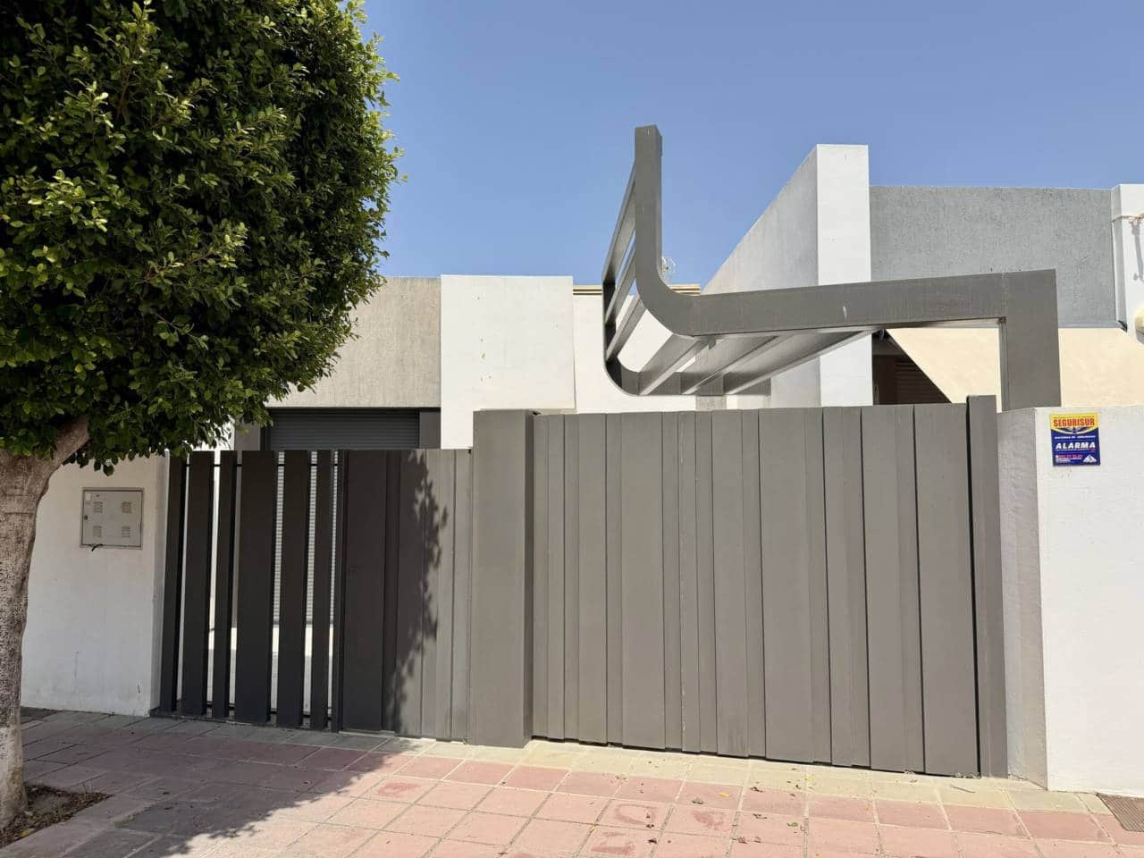 Adosado de 3 habitaciones en Vélez-Málaga en venta con piscina garaje - 495.000 € (Ref: 9967079)