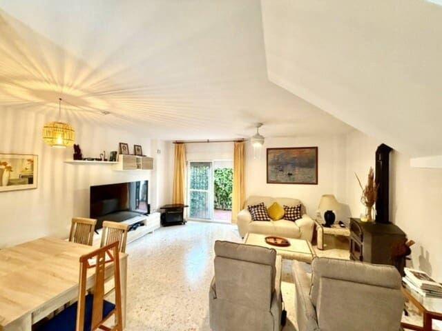 3 soverom Kjedet enebolig til leie i Vélez-Málaga med svømmebasseng garasje - € 1 600 (Ref: 9974540)